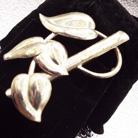 NAPIER ANTIQUE 1940S DECO STERLING PHILODENDRON LEAVES LARGE BROOCH PIN 13 - Picture 1 of 6